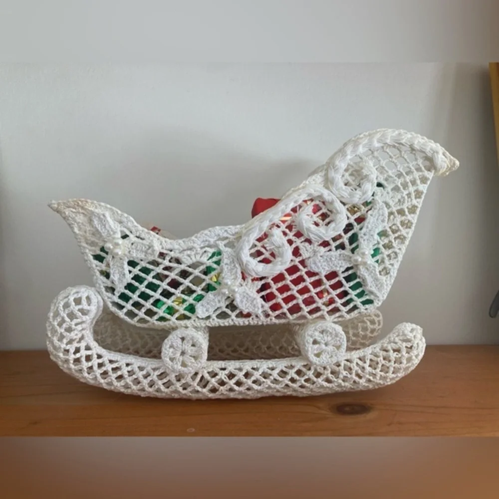 Vtg Crochet Sleigh With Presents Christmas Table Decor Home Winter Frost